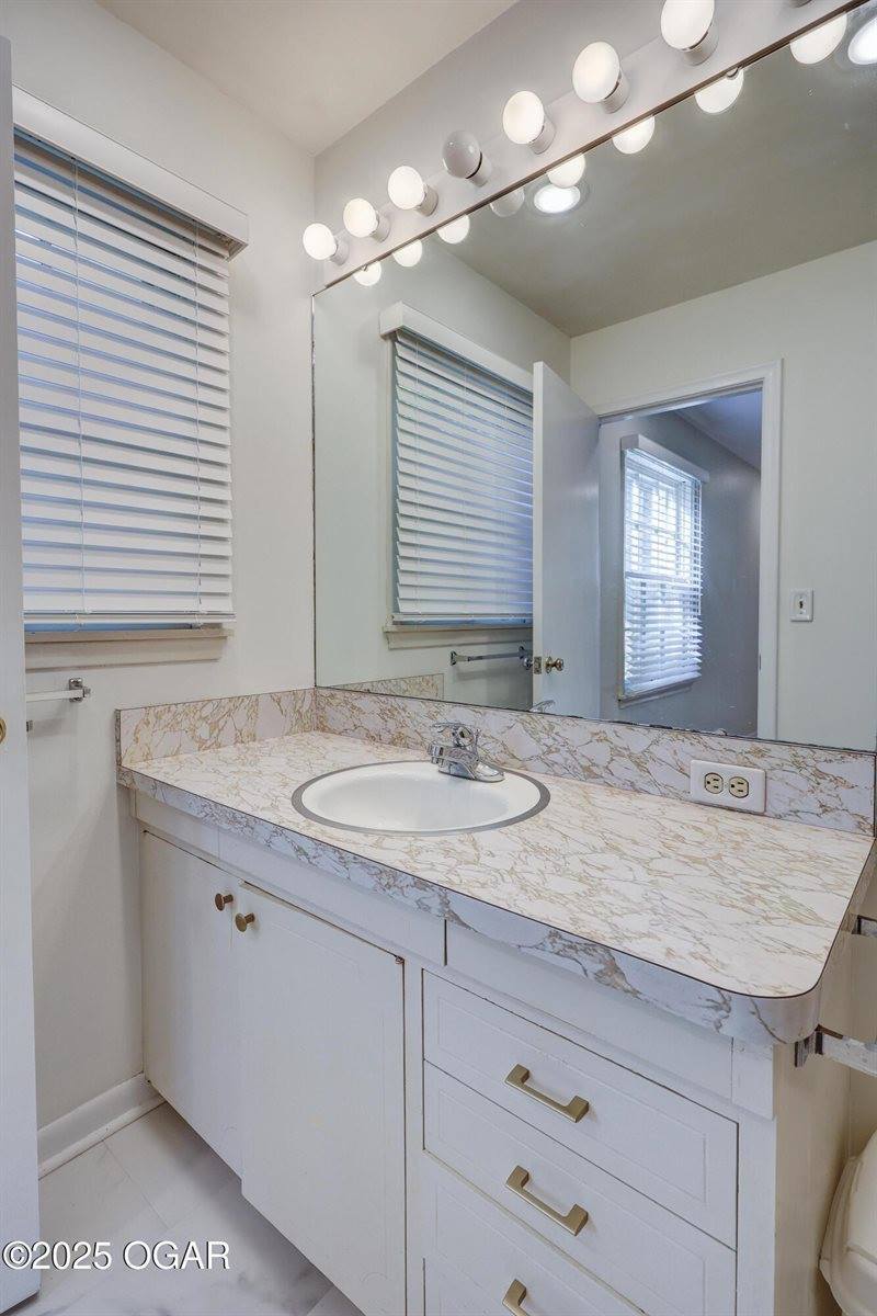 2214 Carolina Avenue, Joplin, MO 64801