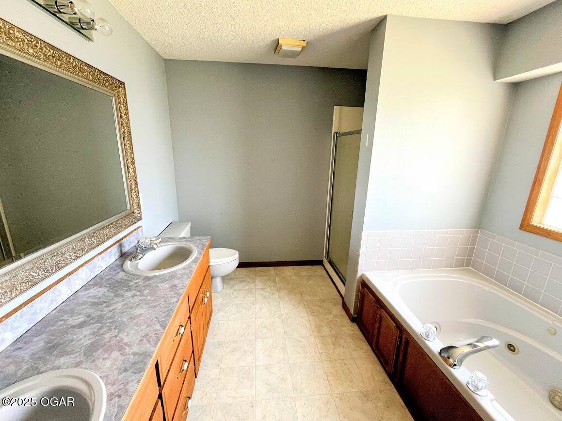 1805 West Dogwood Drive, Joplin, MO 64801