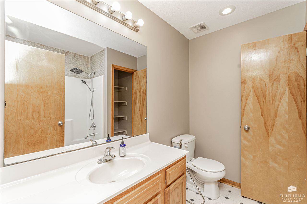 912 Kramer Court, Junction City, KS 66441