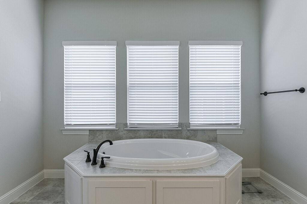 2720 Creek Crossing Lane, Midlothian, TX 76065