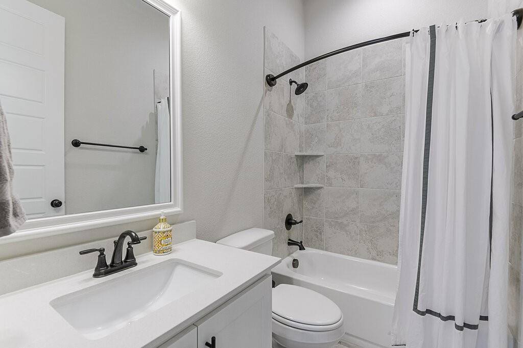 2720 Creek Crossing Lane, Midlothian, TX 76065