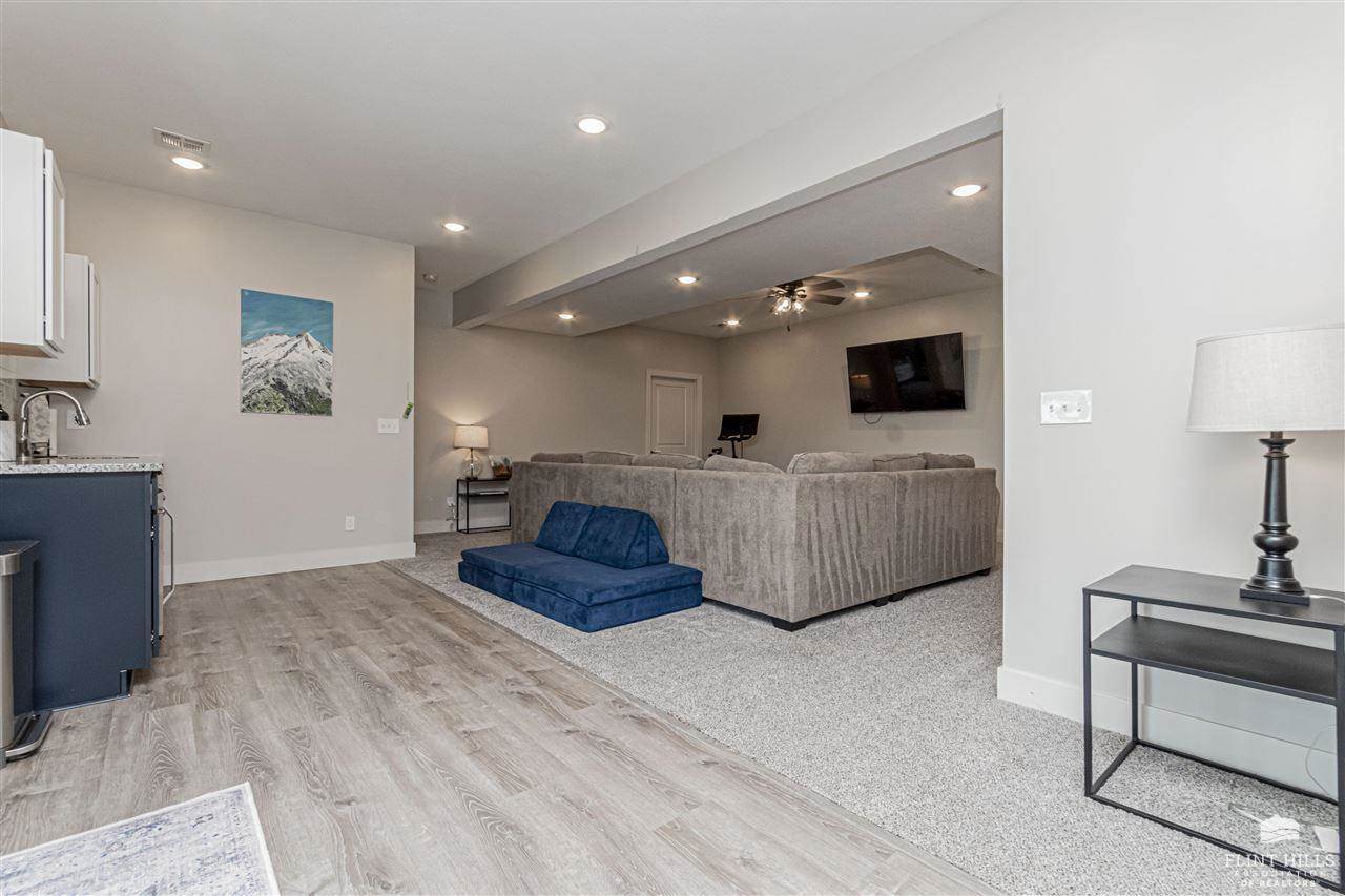 508 Ledgestone Ridge Court, Manhattan, KS 66503