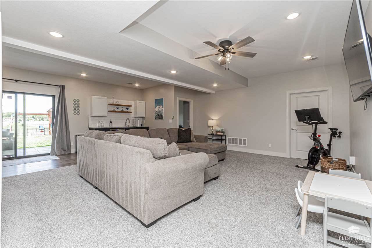 508 Ledgestone Ridge Court, Manhattan, KS 66503