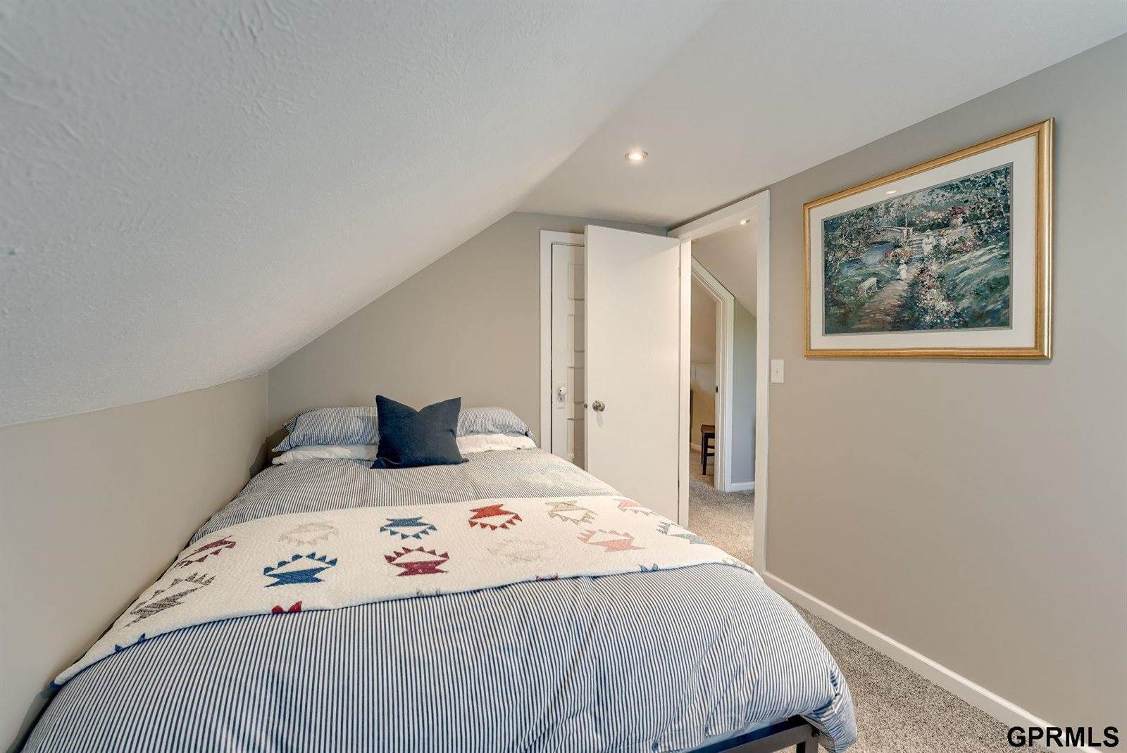 3949 Gordon Street, Omaha, NE 68105