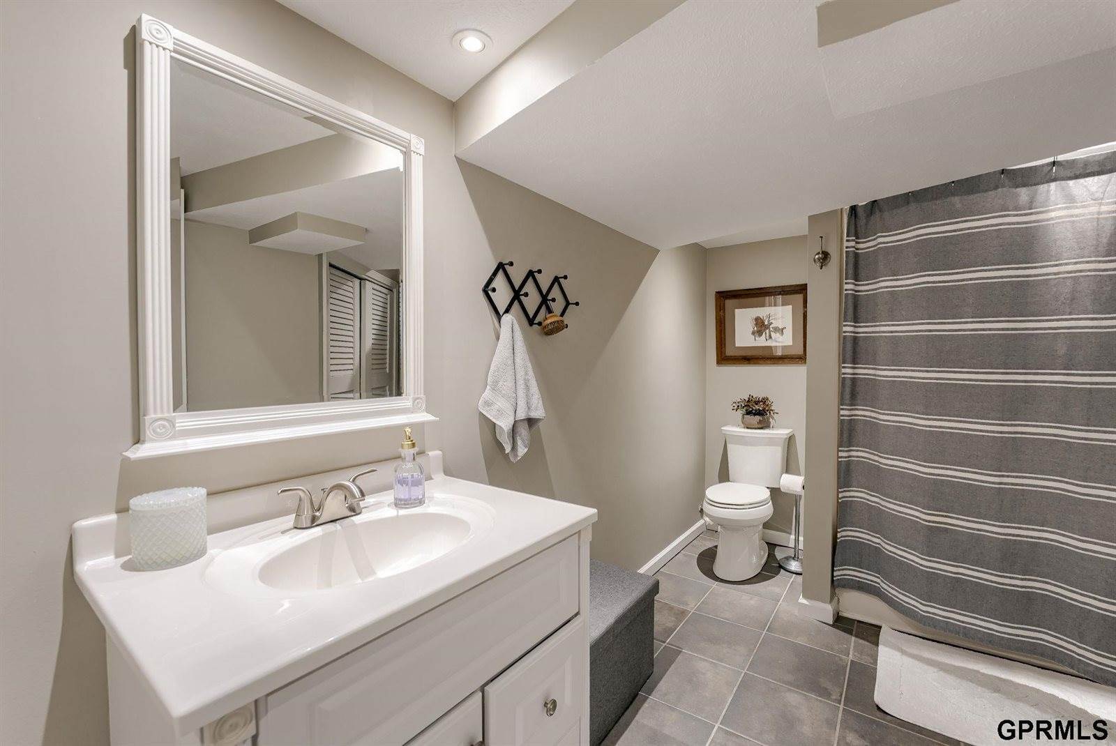 3949 Gordon Street, Omaha, NE 68105