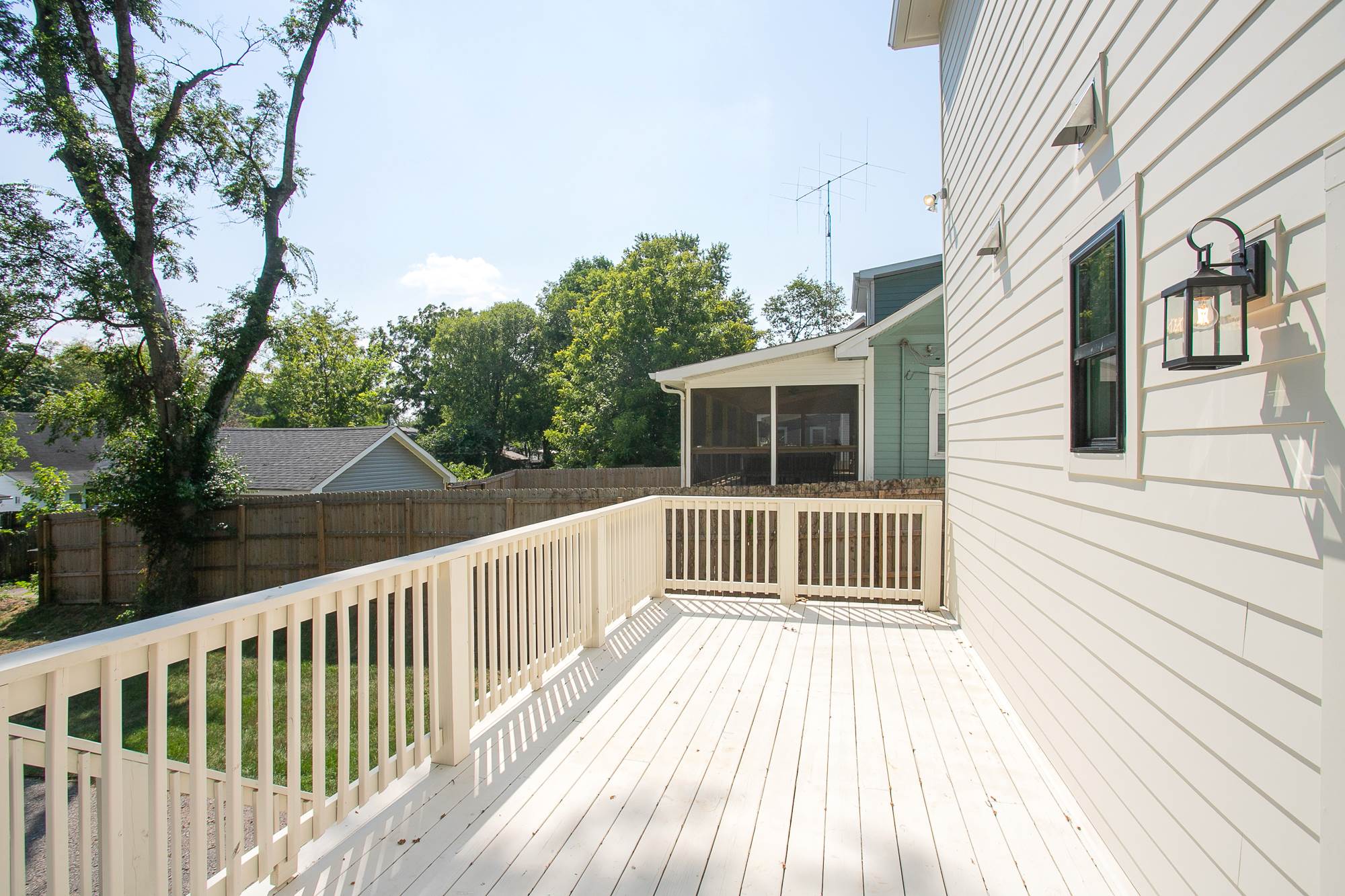 1040 w greenwood, nashville, TN 37206