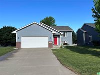 217 Bobwhite Circle, Dakota Dunes, SD 57049