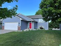 217 Bobwhite Circle, Dakota Dunes, SD 57049