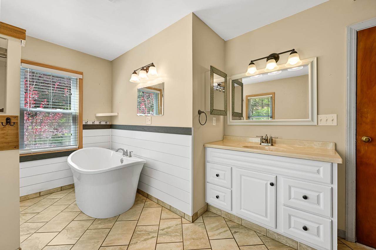 N7008 Oakwood Rd, Whitewater, WI 53190