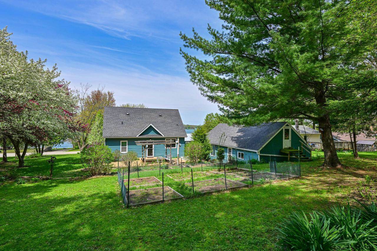 N7008 Oakwood Rd, Whitewater, WI 53190