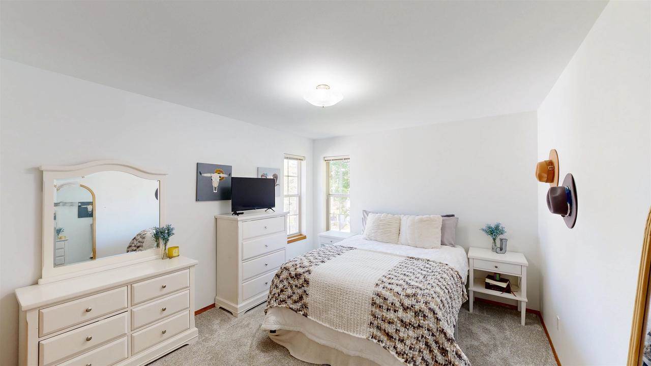 5142 Ridge Oak Dr, Madison, WI 53704