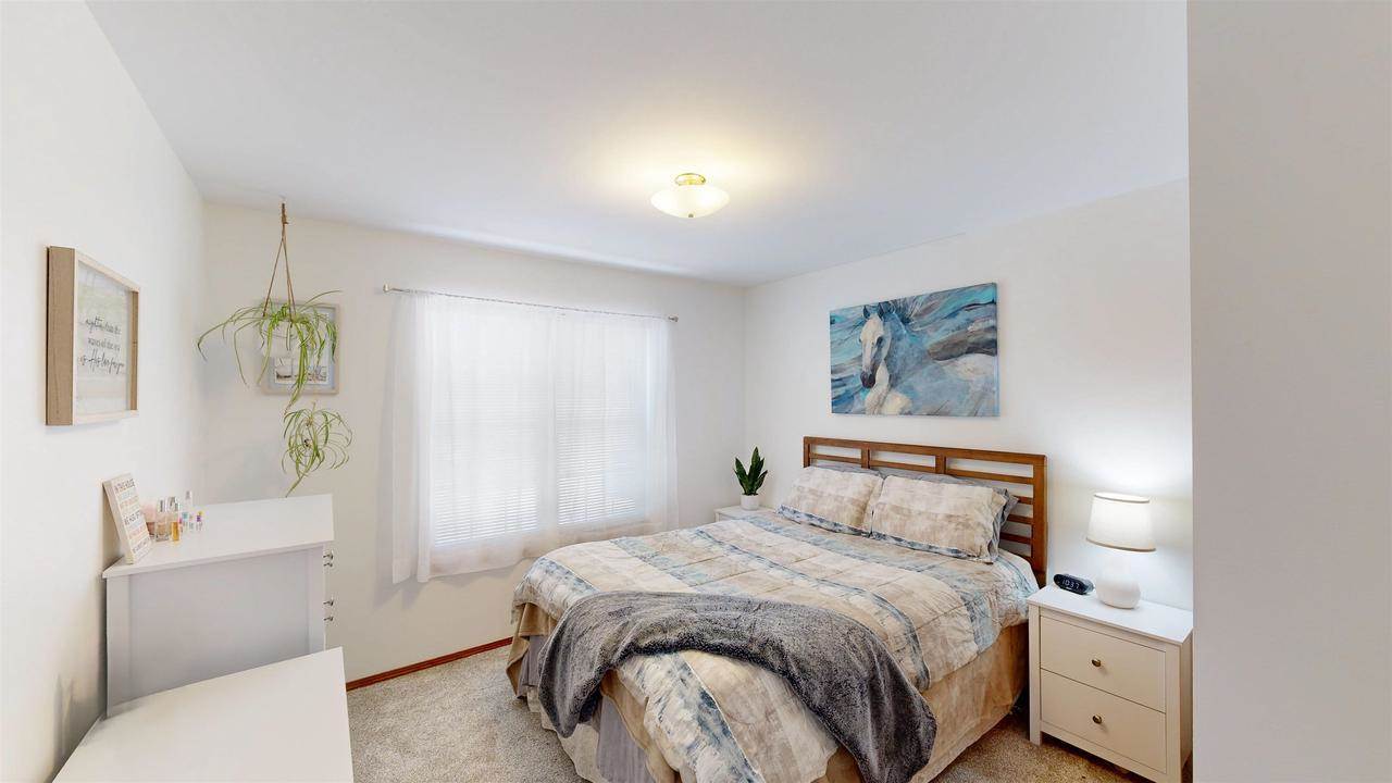 5142 Ridge Oak Dr, Madison, WI 53704