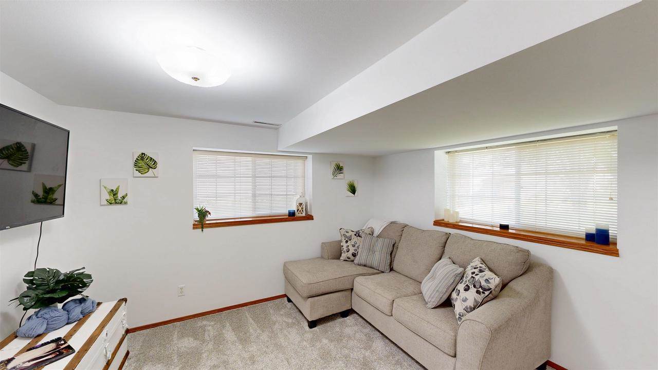 5142 Ridge Oak Dr, Madison, WI 53704