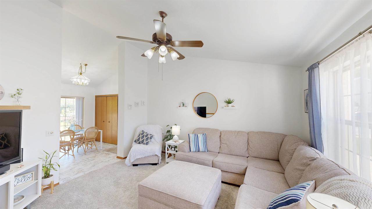 5142 Ridge Oak Dr, Madison, WI 53704