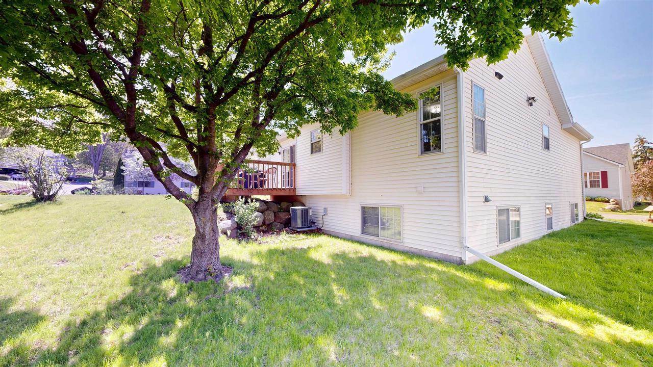 5142 Ridge Oak Dr, Madison, WI 53704