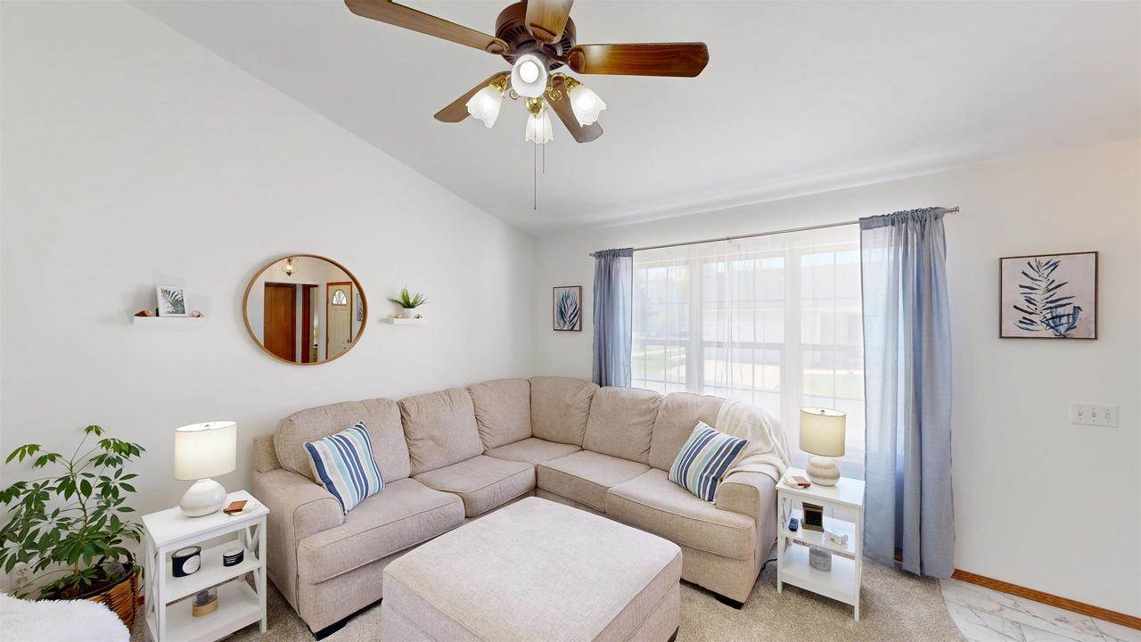 5142 Ridge Oak Dr, Madison, WI 53704