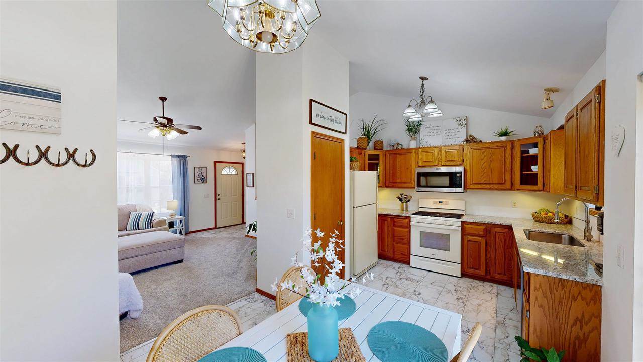 5142 Ridge Oak Dr, Madison, WI 53704