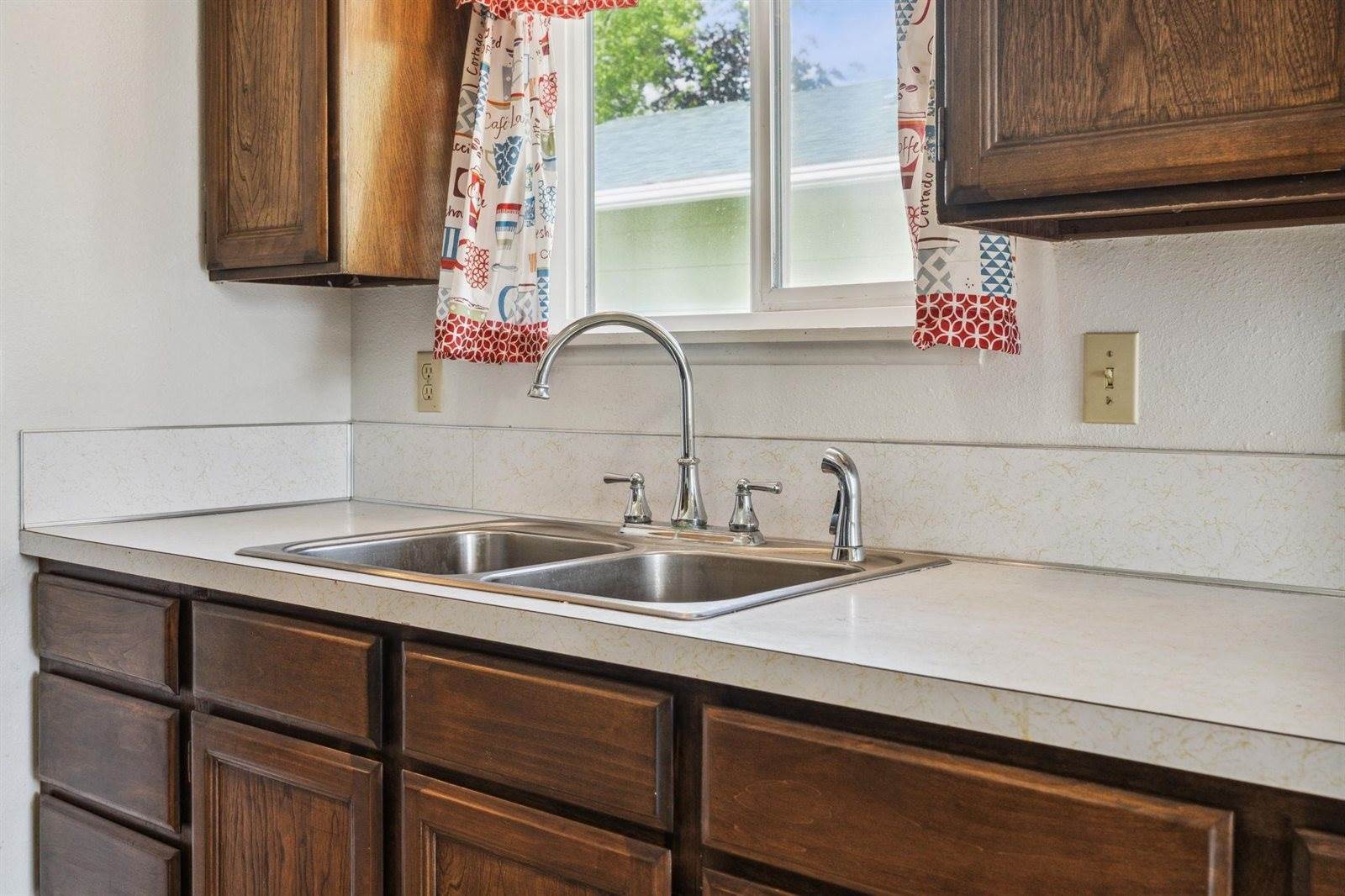 226 Adams Street, American Falls, ID 83211