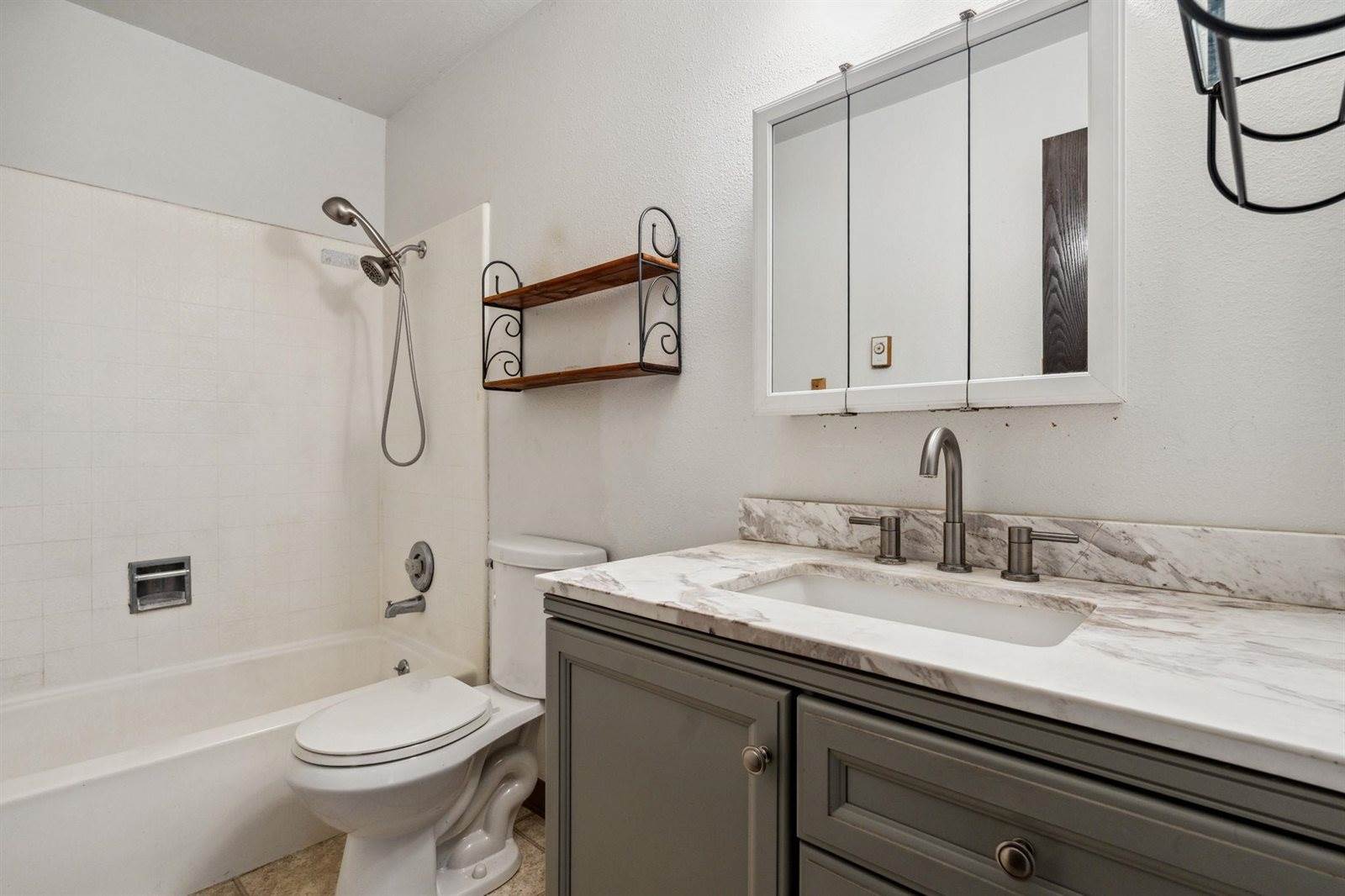 226 Adams Street, American Falls, ID 83211