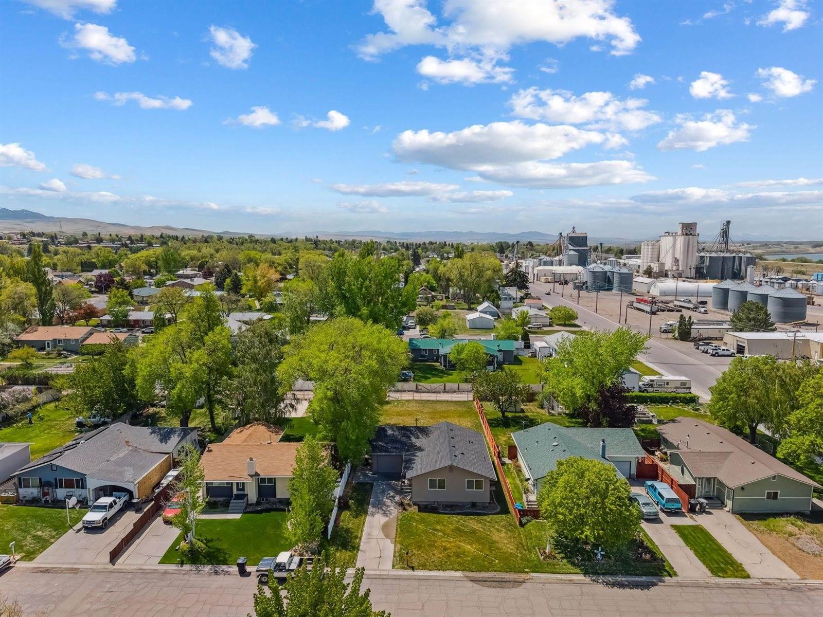 226 Adams Street, American Falls, ID 83211