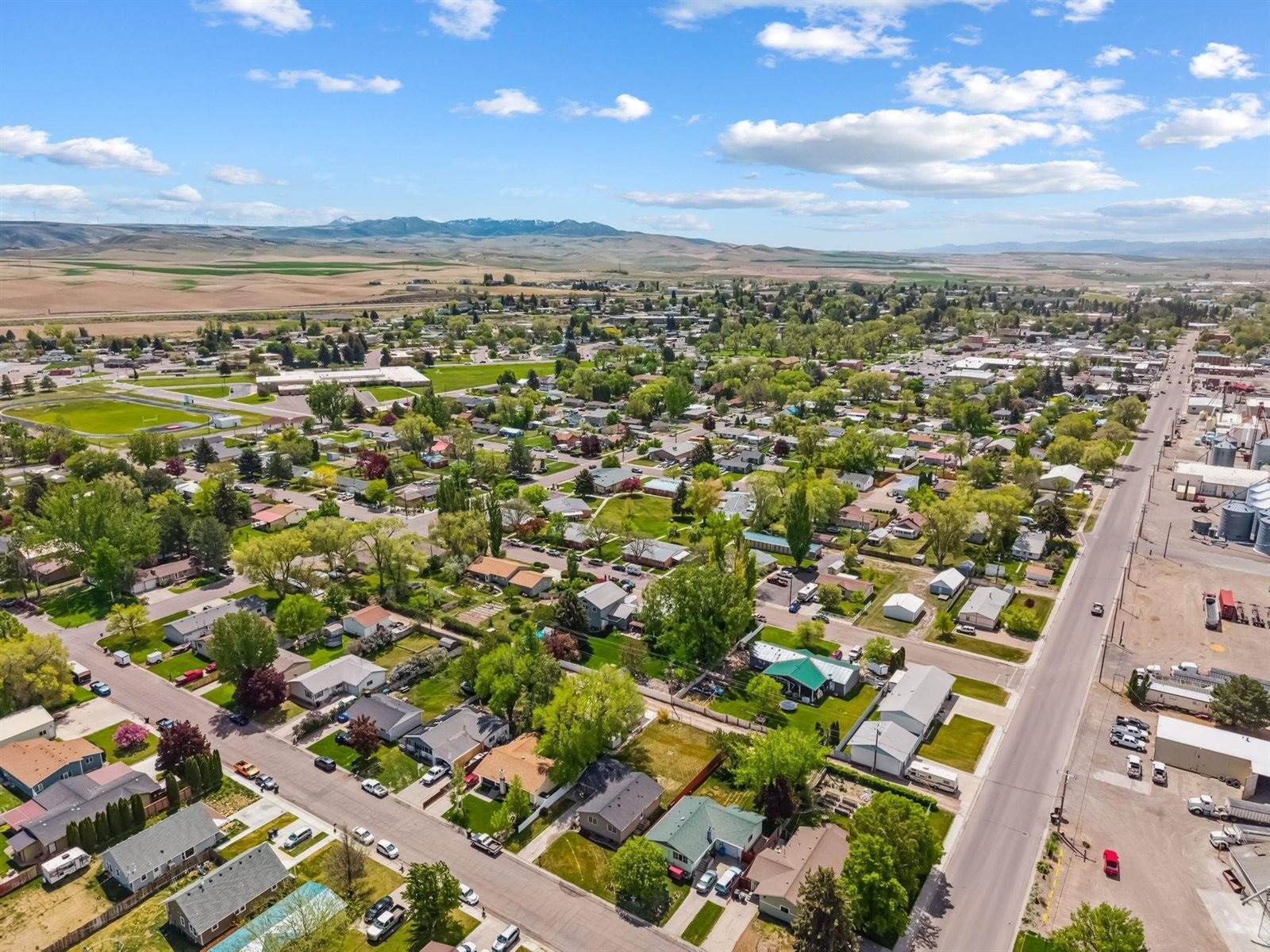 226 Adams Street, American Falls, ID 83211