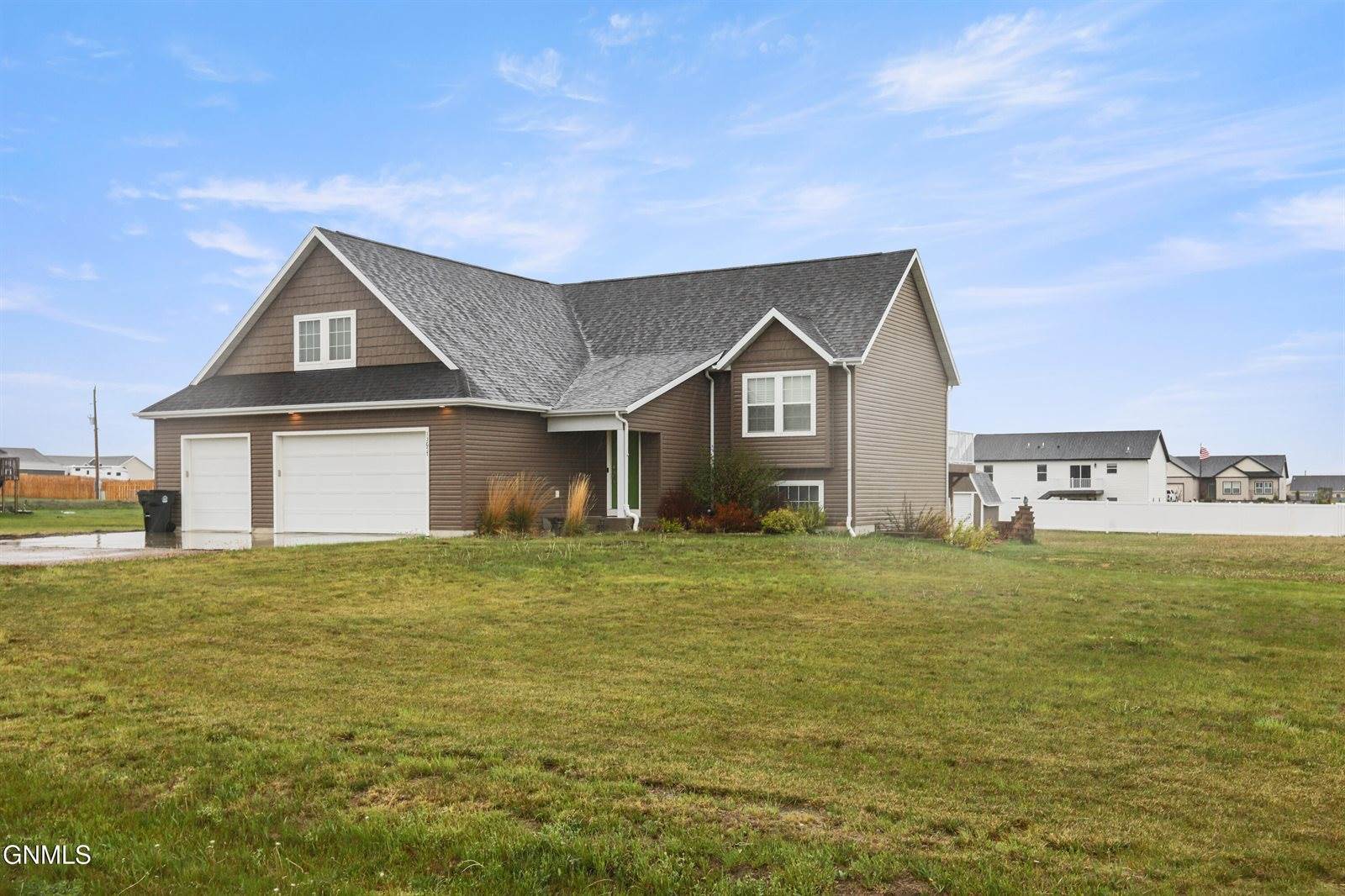 13657 Mulberry Loop NW, Williston, ND 58801