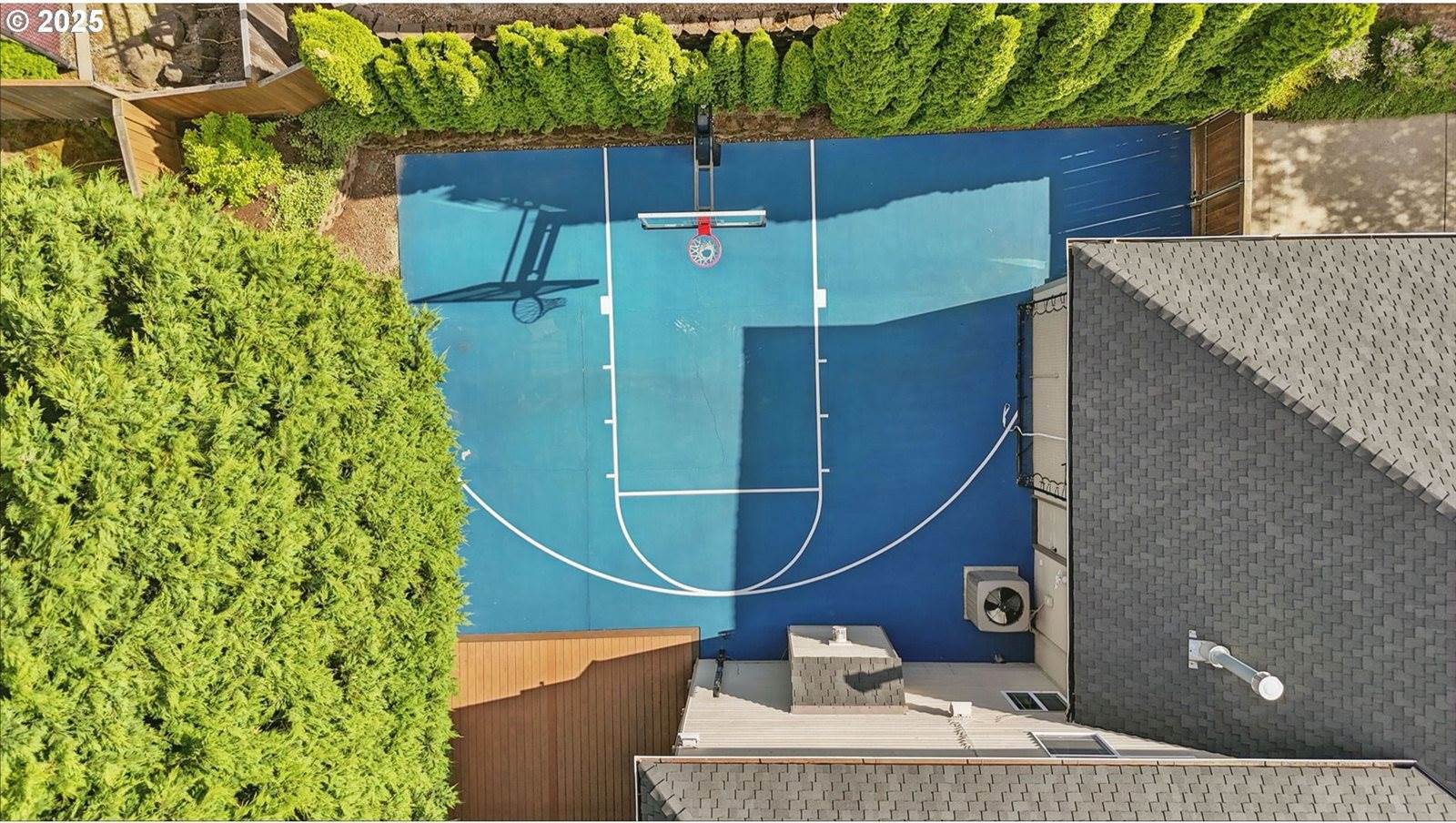 13888 SW Essex Dr, Portland, OR 97223