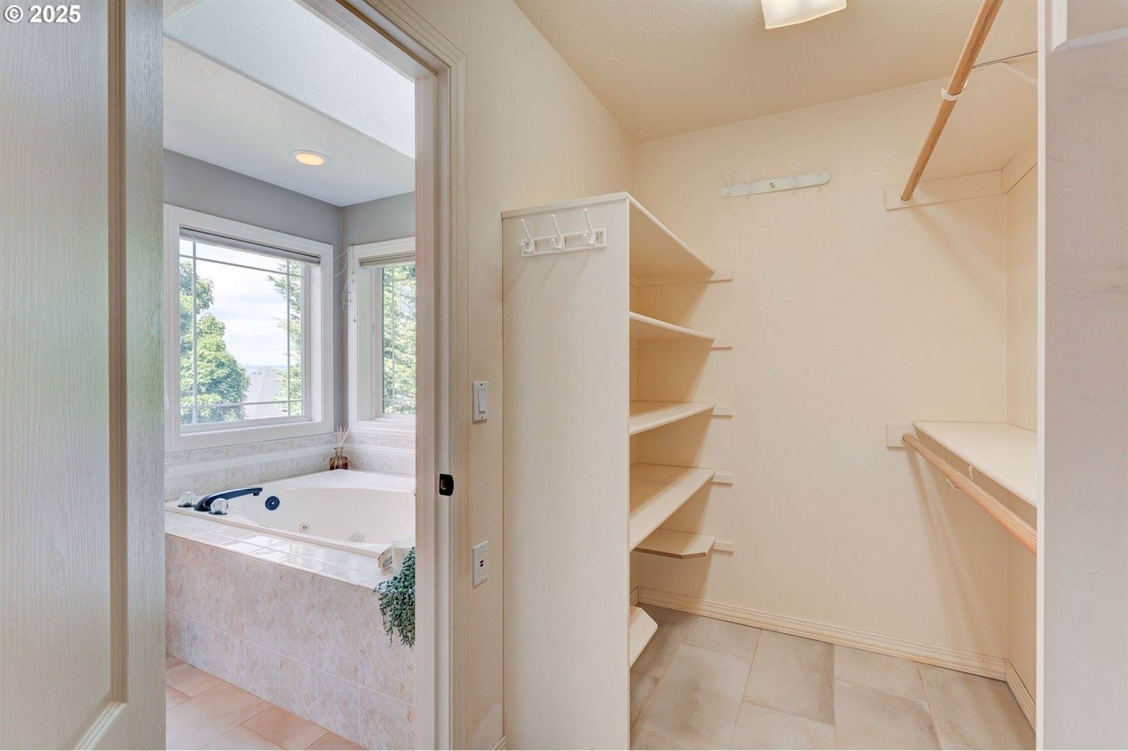 13888 SW Essex Dr, Portland, OR 97223