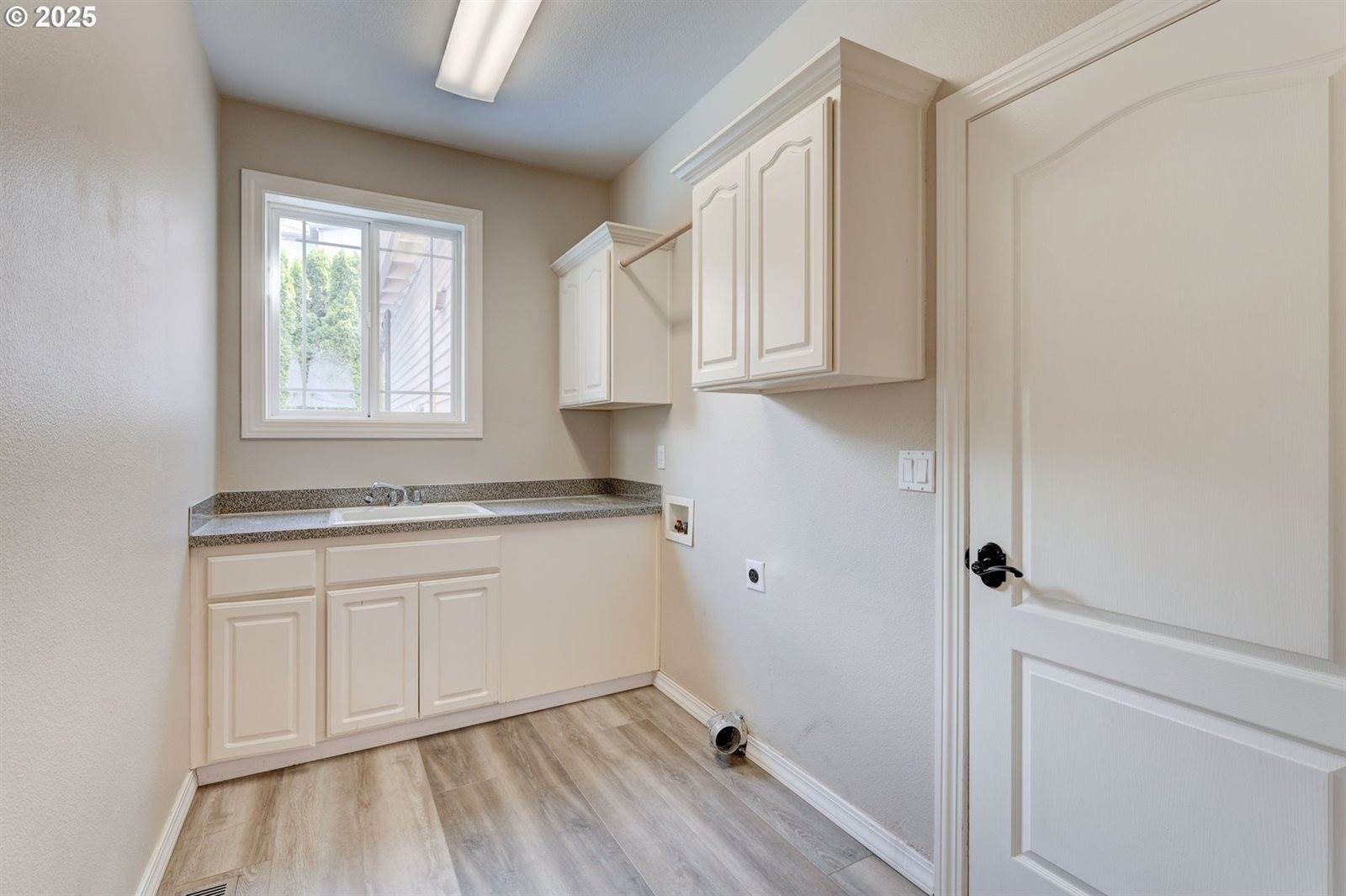 13888 SW Essex Dr, Portland, OR 97223