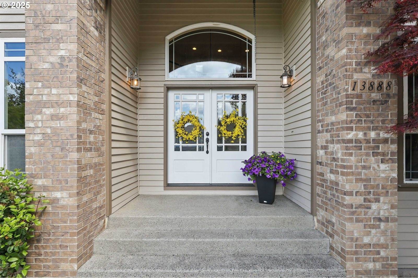 13888 SW Essex Dr, Portland, OR 97223