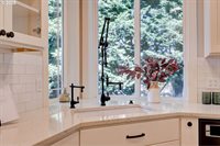 13888 SW Essex Dr, Portland, OR 97223