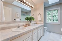 13888 SW Essex Dr, Portland, OR 97223