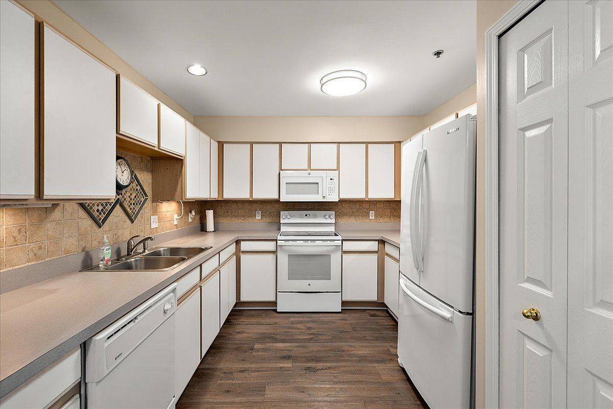 22187 West Village Drive, Unit 5, DearbornCity_Wayne, MI 48124