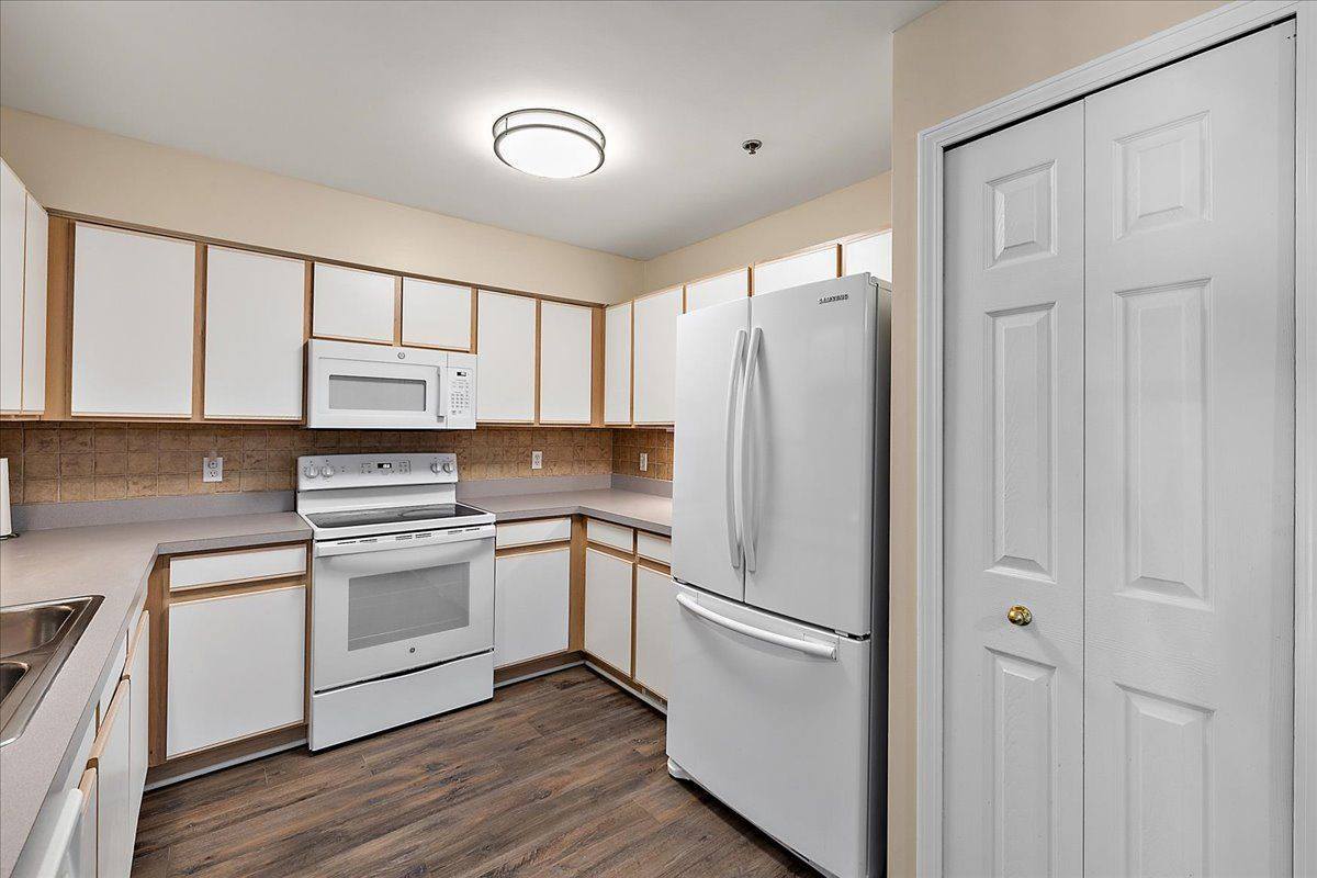 22187 West Village Drive, Unit 5, DearbornCity_Wayne, MI 48124