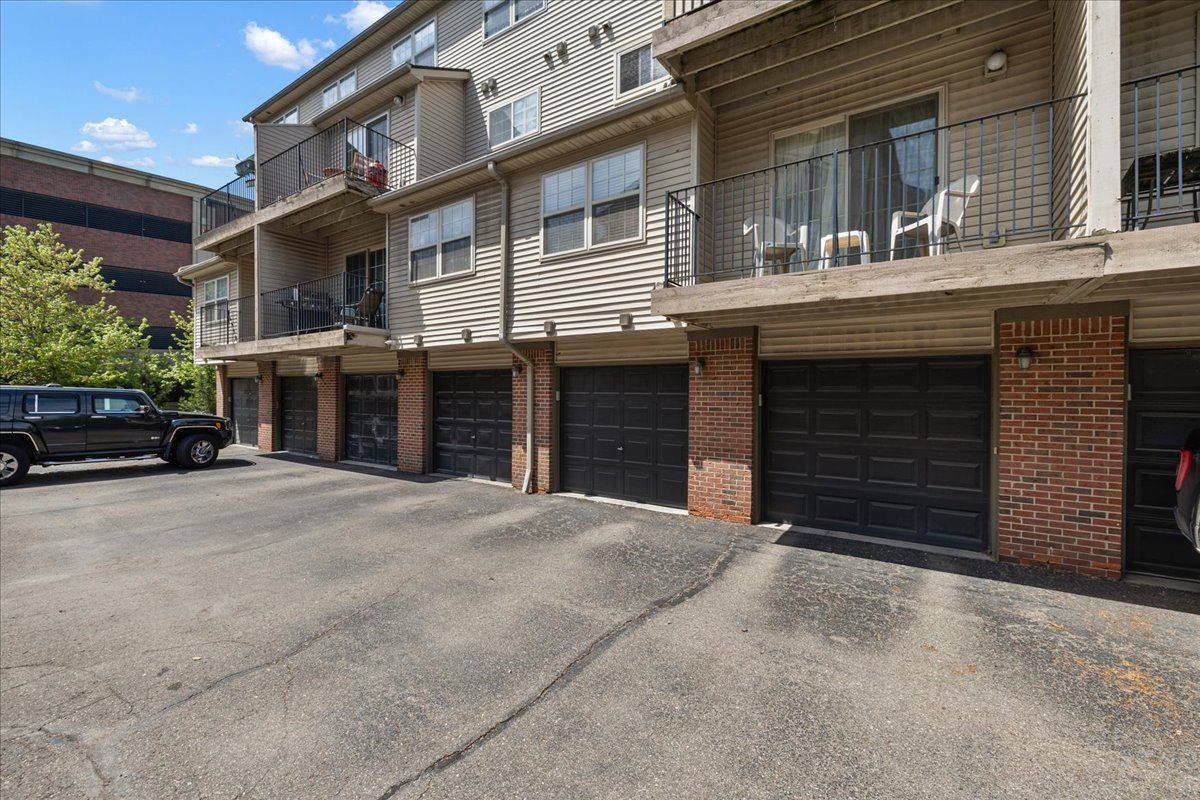 22187 West Village Drive, Unit 5, DearbornCity_Wayne, MI 48124