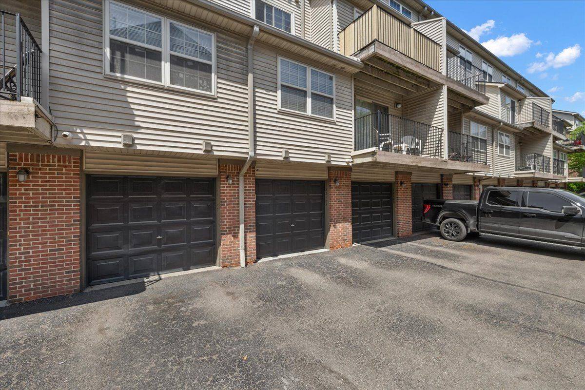 22187 West Village Drive, Unit 5, DearbornCity_Wayne, MI 48124