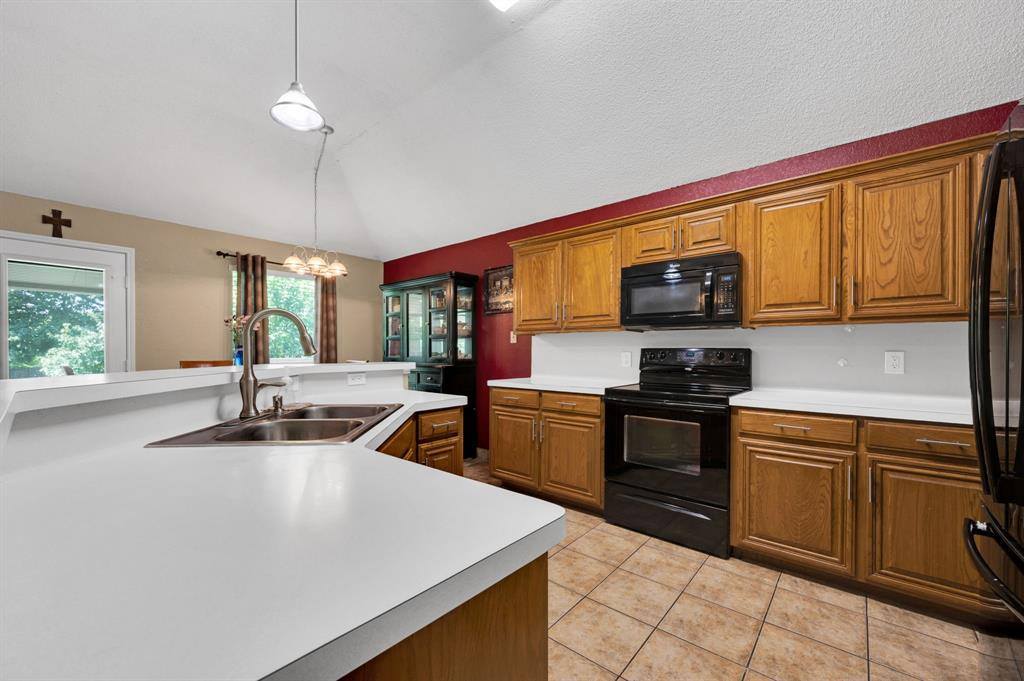 1700 Merritt Drive, Mansfield, TX 76063