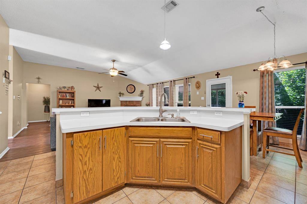 1700 Merritt Drive, Mansfield, TX 76063