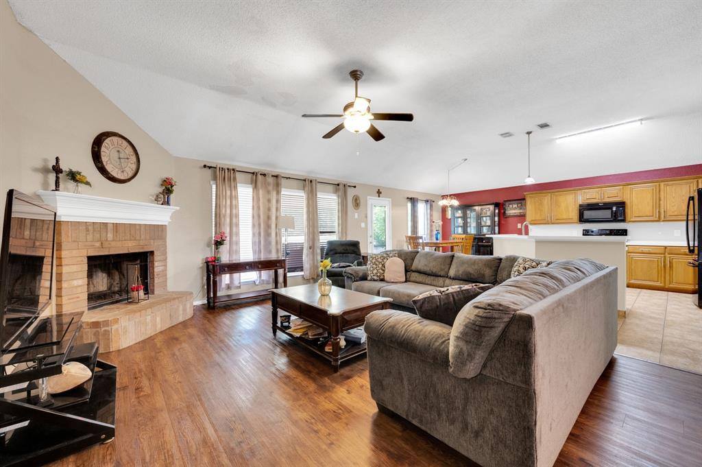 1700 Merritt Drive, Mansfield, TX 76063