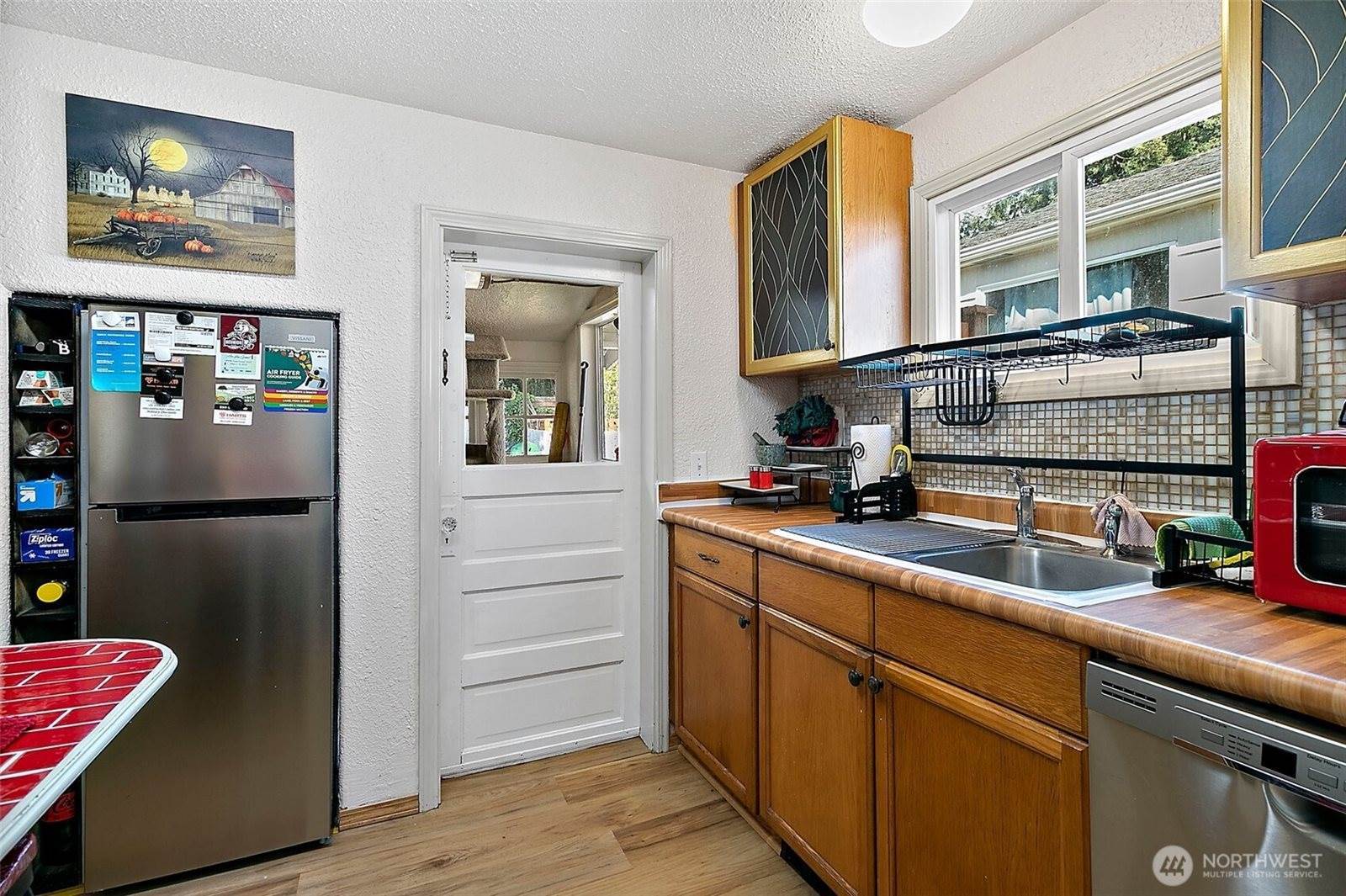 111 East 65th Street, Tacoma, WA 98404