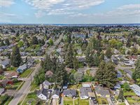111 East 65th Street, Tacoma, WA 98404