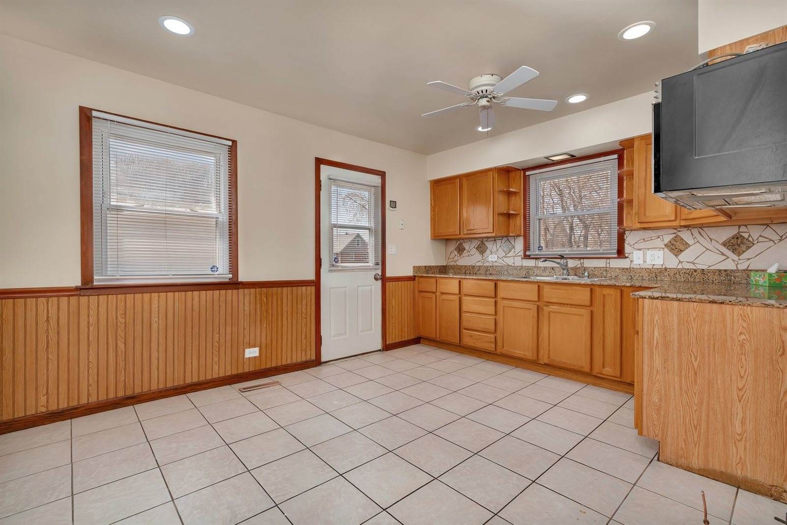 8201 Melvina Avenue, Burbank, IL 60459