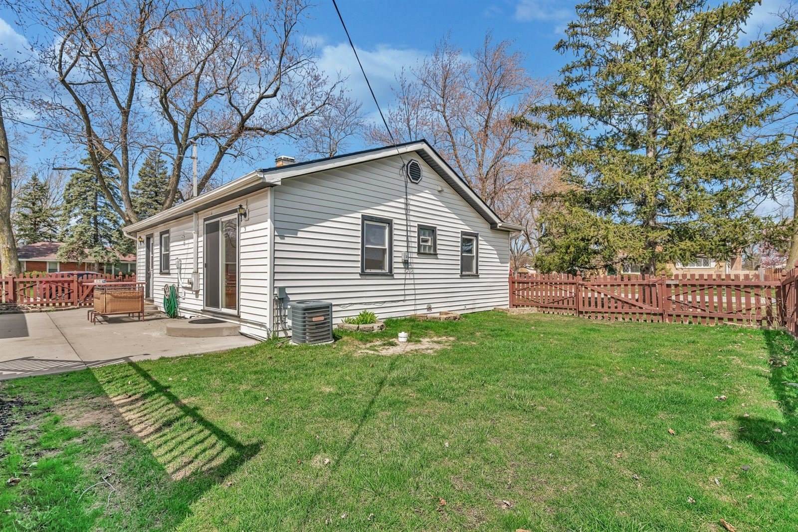 8201 Melvina Avenue, Burbank, IL 60459