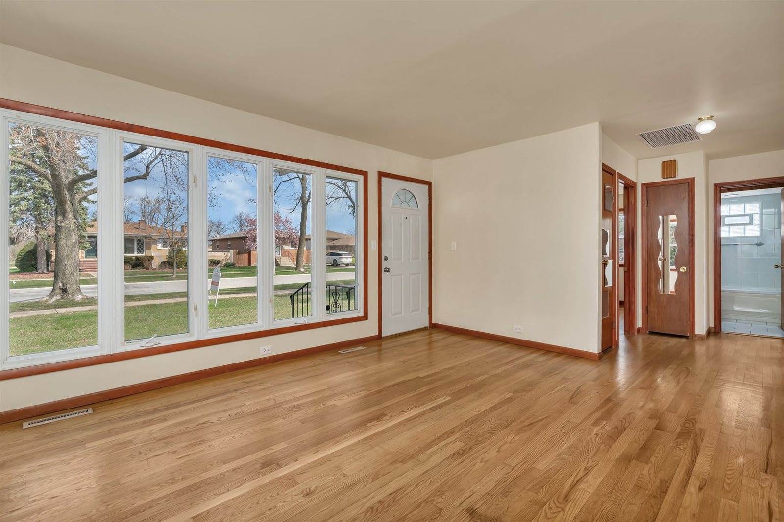 8201 Melvina Avenue, Burbank, IL 60459