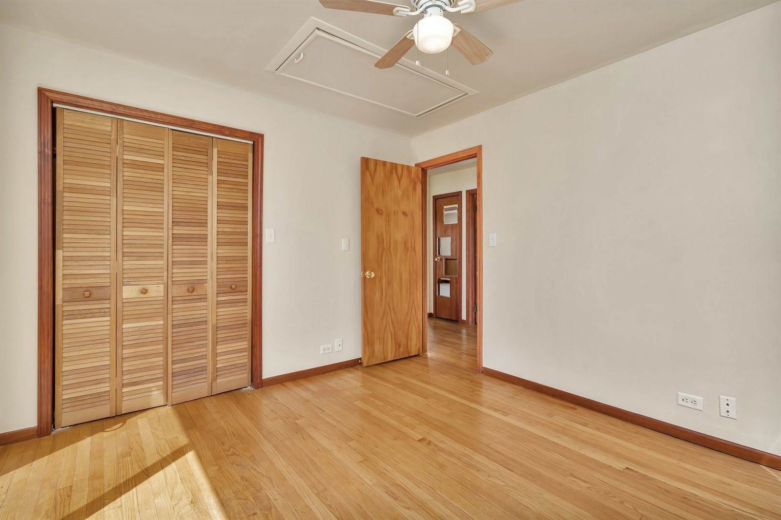 8201 Melvina Avenue, Burbank, IL 60459