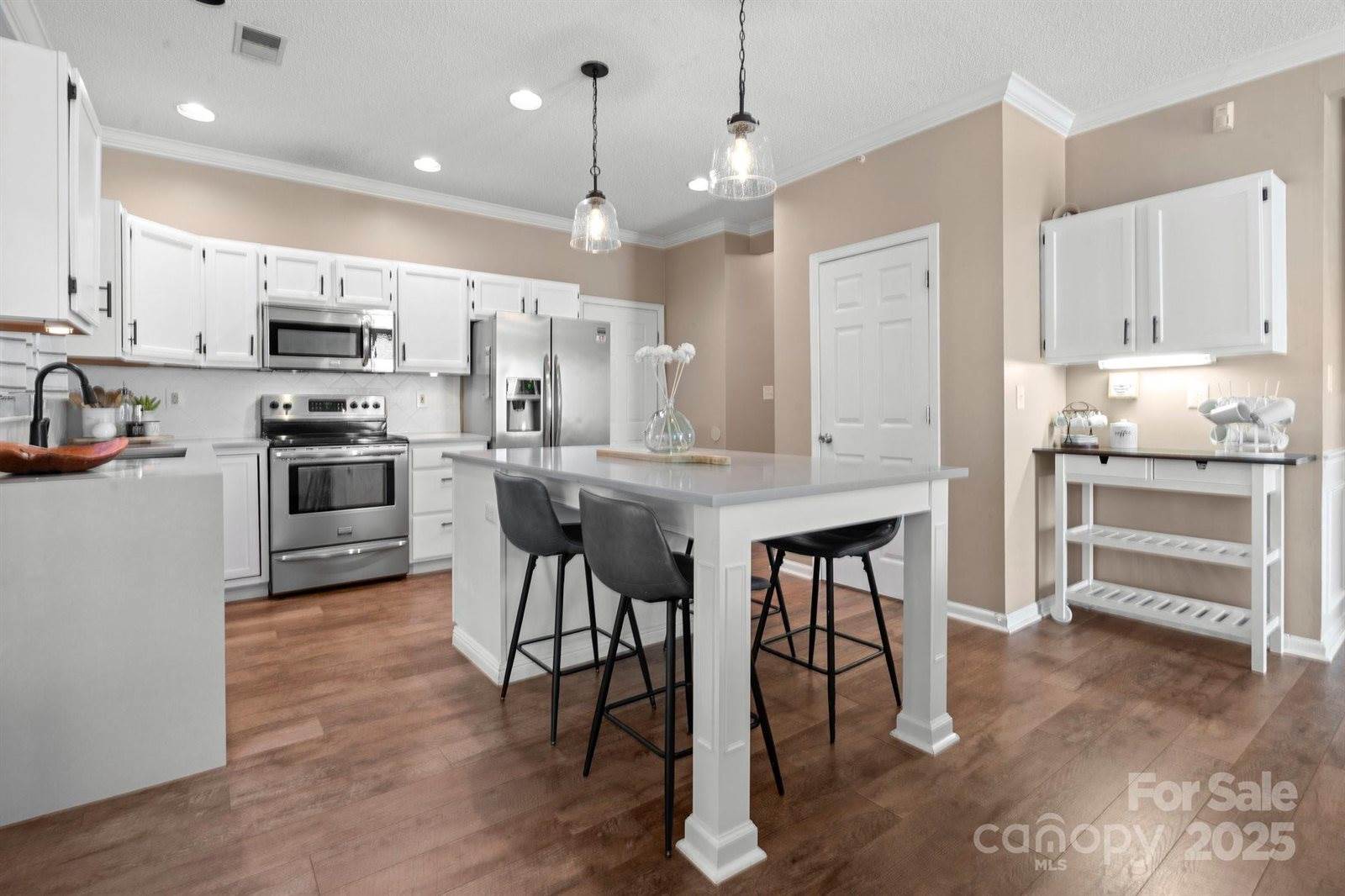 6210 Skyline Drive, Charlotte, NC 28269