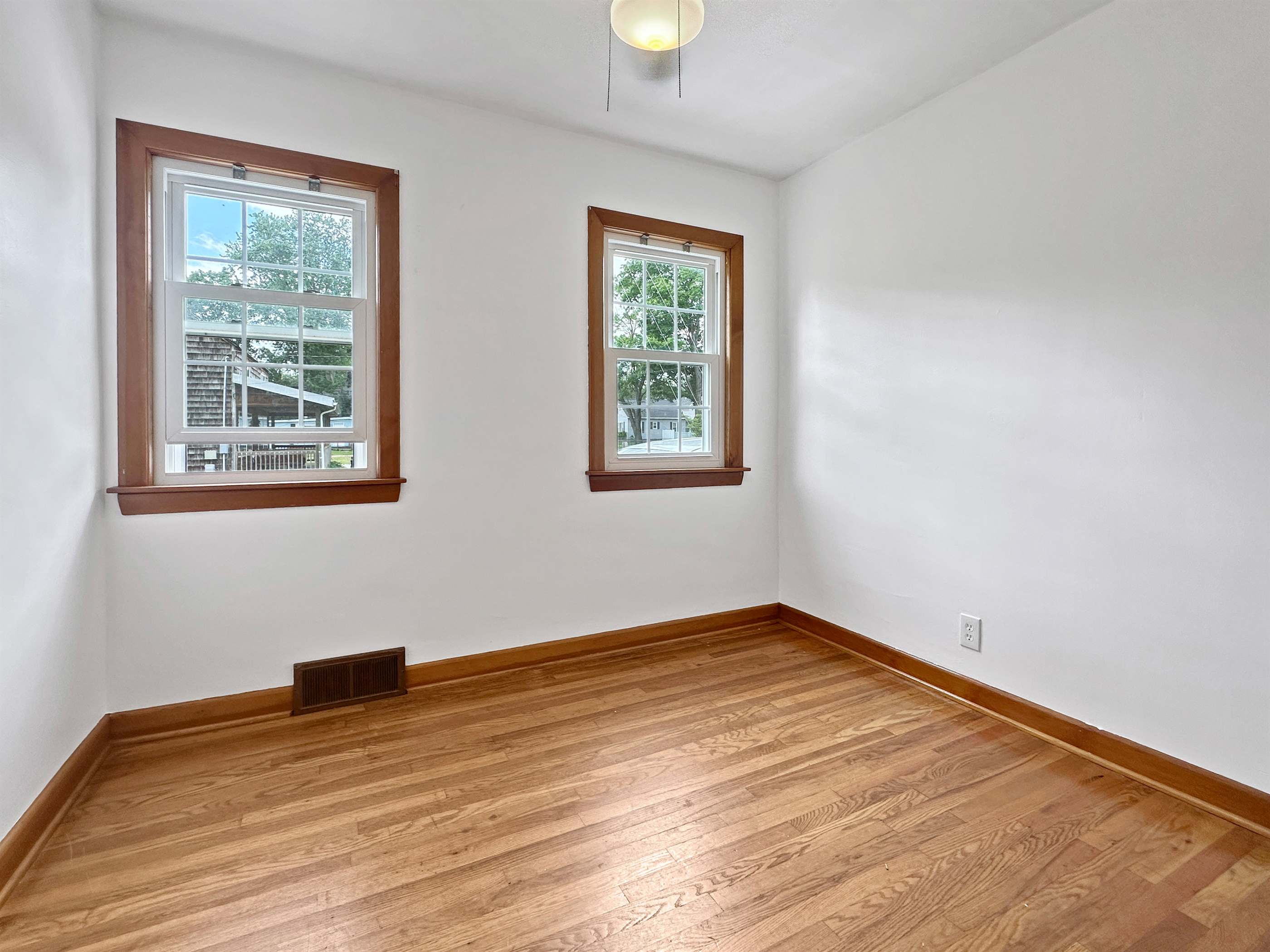 537 E 5th St, Ashland, OH 44805