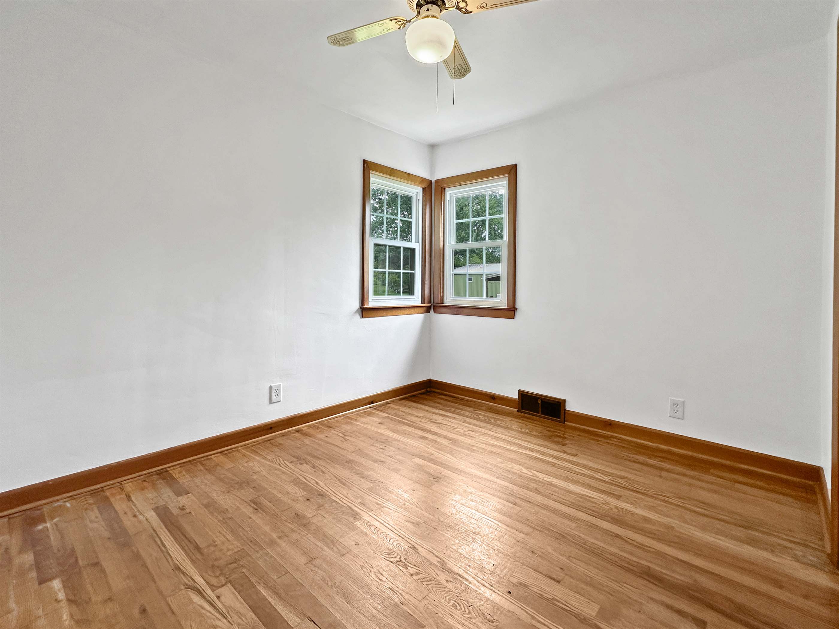 537 E 5th St, Ashland, OH 44805