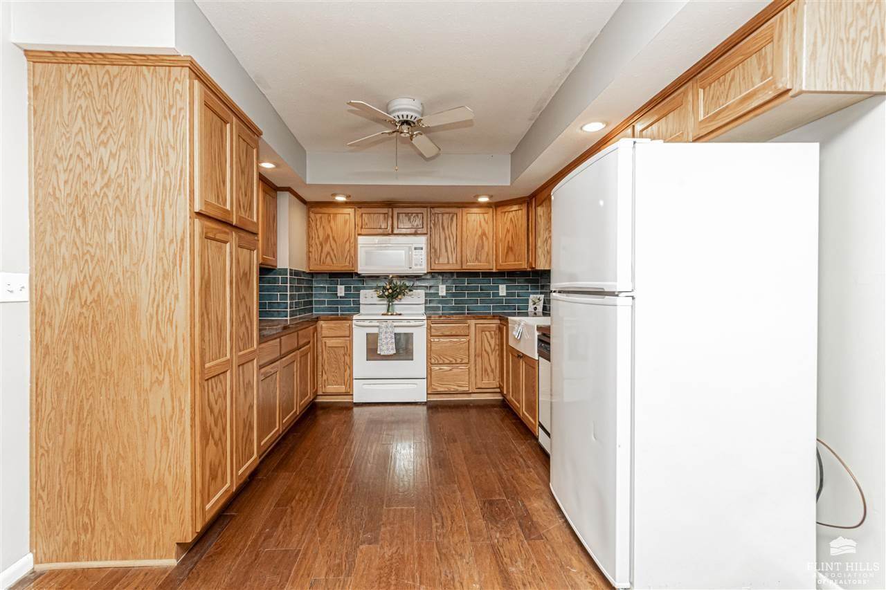 2526 Old Hwy 40, Junction City, KS 66441