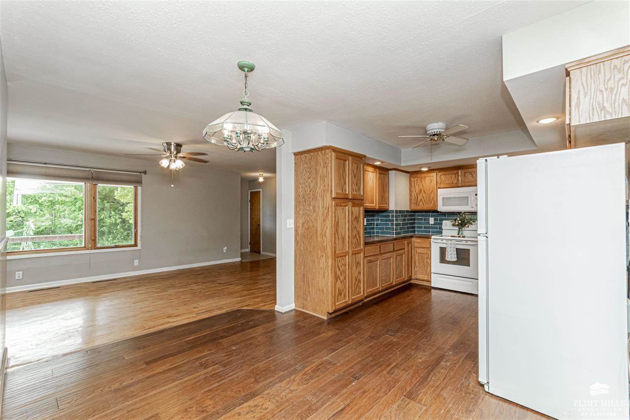 2526 Old Hwy 40, Junction City, KS 66441